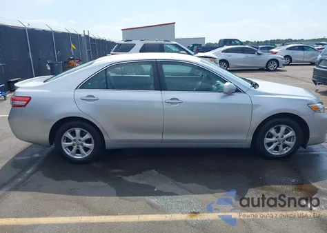 2011 Toyota Camry Le z USA, uszkodzony, nr VIN 4T1BF3EK9BU624728